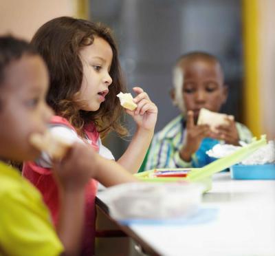 Children eating lunch