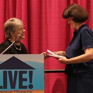 Sandra Wiseman accepts the 2008 Jaffarian Award from Jaffarian selection committee member Barbara Immroth.